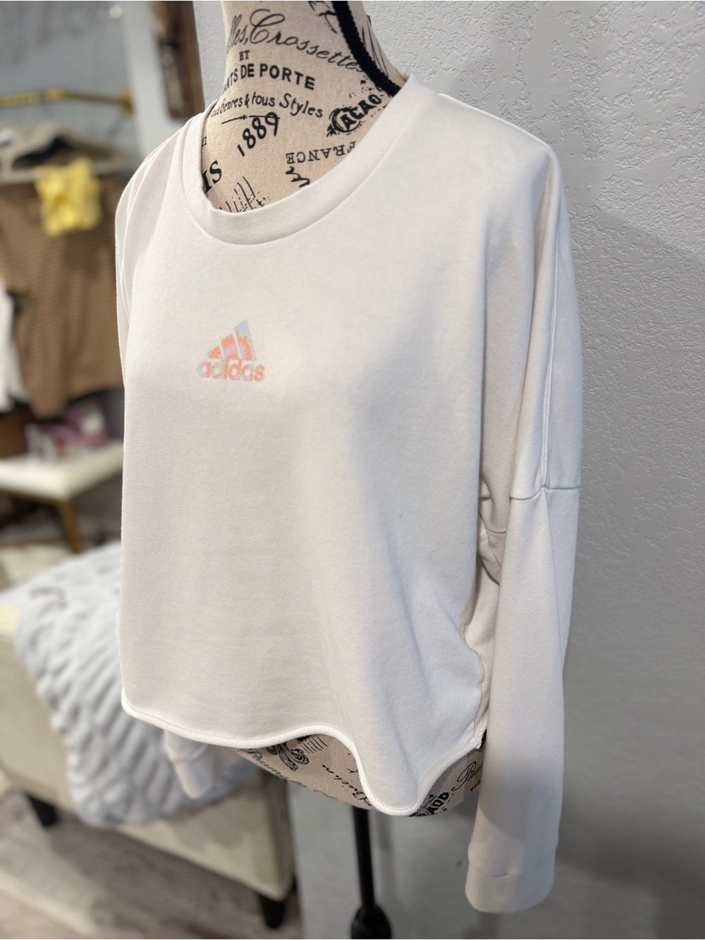 adidas Girls Long Sleeve Shirt Youth L 16-18 Sport Gameday Pastel Graphic - Picture 4 of 10